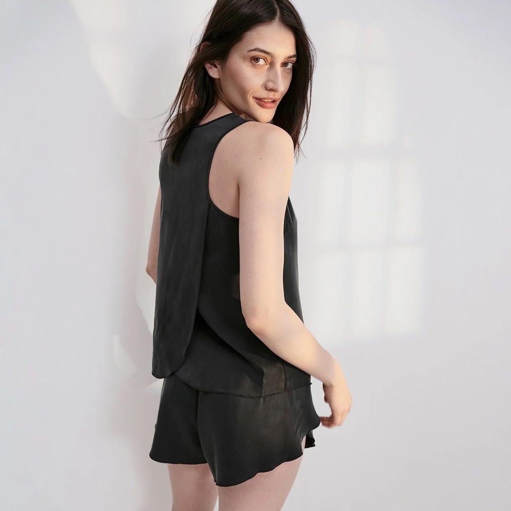 Lunya Washable silk set (tank and shorts) in black size M